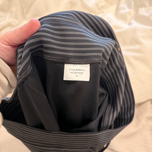 Vuori Stripe Daily Leggings 7/8 Length | Women’s size XL - Picture 7 of 7